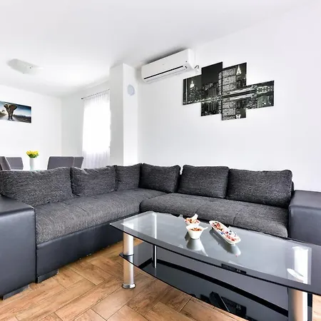 Visnjik Apartment *